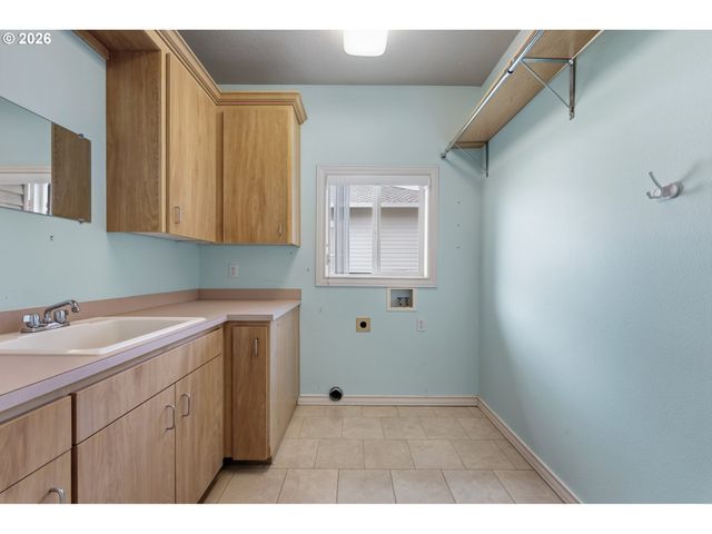 13632 Sw WHITE CEDAR Pl, Portland, OR 97223