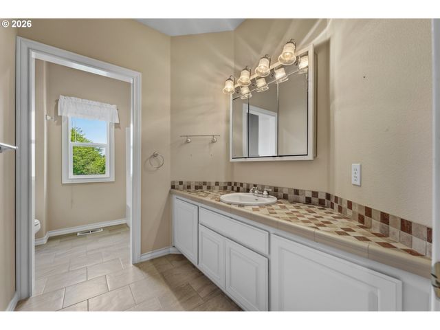 13632 Sw WHITE CEDAR Pl, Portland, OR 97223