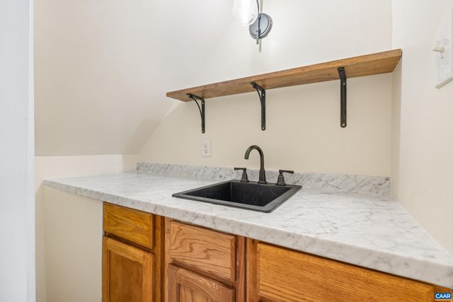 1236 AMBER RIDGE RD, Charlottesville, VA 22901