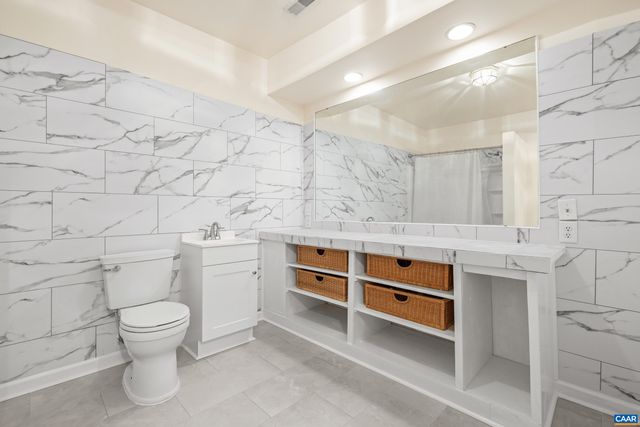 1236 AMBER RIDGE RD, Charlottesville, VA 22901