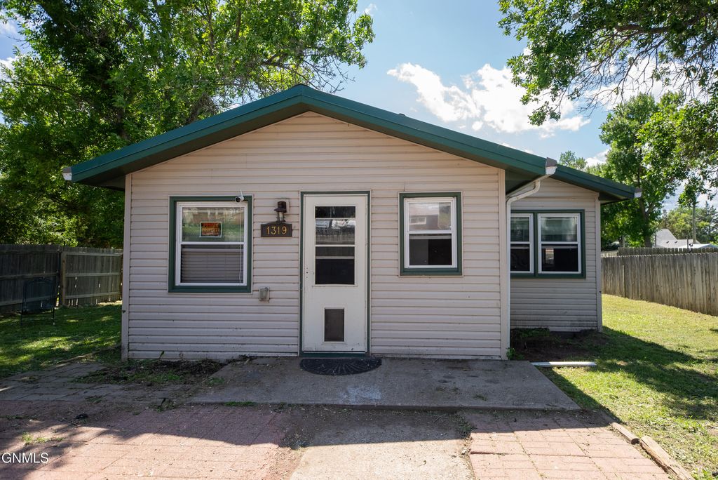 1319 4th Avenue, Washburn, ND 58577