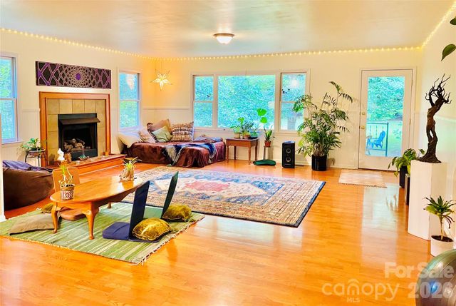 3 Taproot Trail, Barnardsville, NC 28709