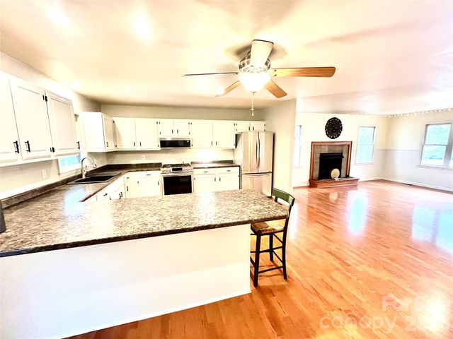 3 Taproot Trail, Barnardsville, NC 28709