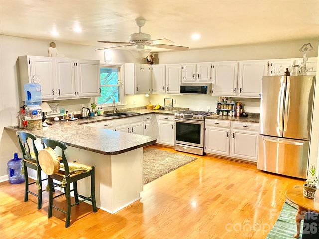 3 Taproot Trail, Barnardsville, NC 28709