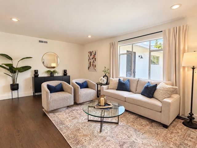 812 Skipper Cir, Sacramento, CA 95822