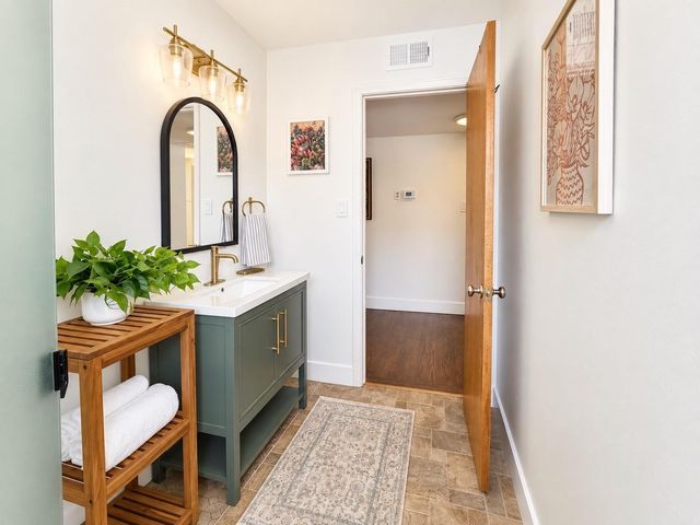 812 Skipper Cir, Sacramento, CA 95822