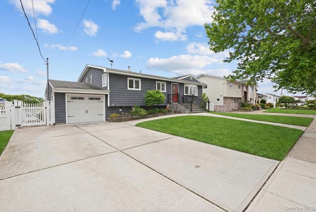 3965 Darby Lane, Seaford, NY 11783