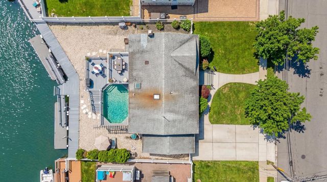 3965 Darby Lane, Seaford, NY 11783