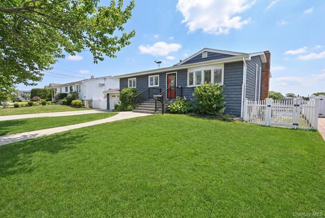 3965 Darby Lane, Seaford, NY 11783