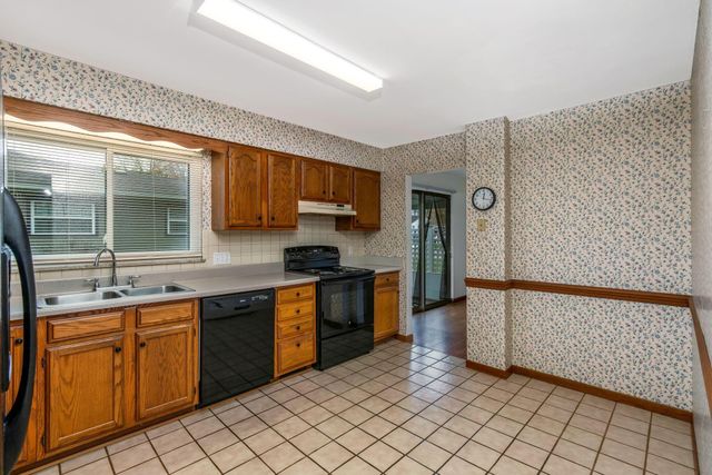 280 Woodsview Drive, Canal Winchester, OH 43110