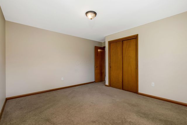 280 Woodsview Drive, Canal Winchester, OH 43110