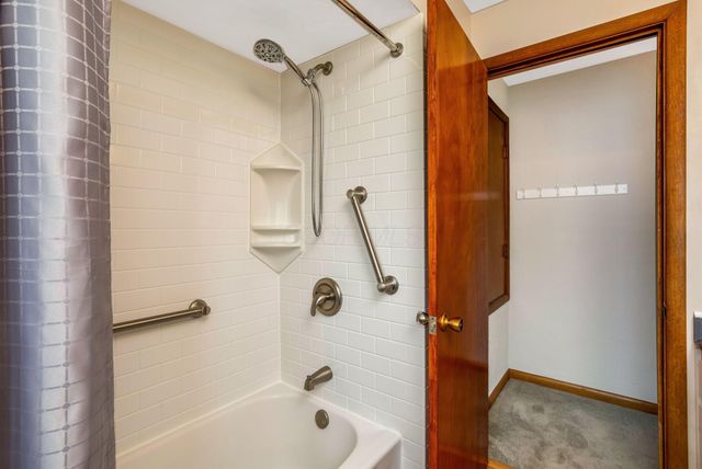 280 Woodsview Drive, Canal Winchester, OH 43110