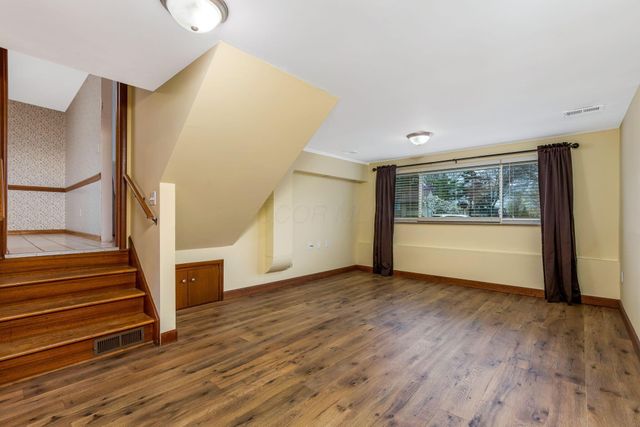 280 Woodsview Drive, Canal Winchester, OH 43110