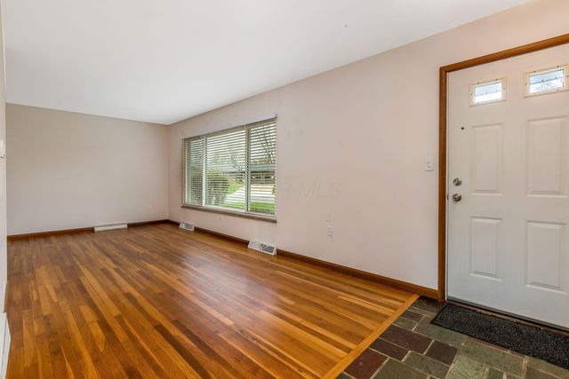 280 Woodsview Drive, Canal Winchester, OH 43110