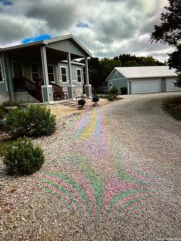 870 Spur Rd, Lakehills, TX 78063
