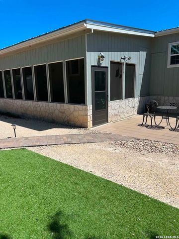 870 Spur Rd, Lakehills, TX 78063