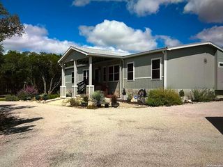 870 Spur Rd, Lakehills, TX 78063