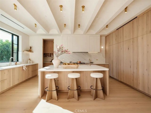 11746 Blix, Valley Village, CA 91607