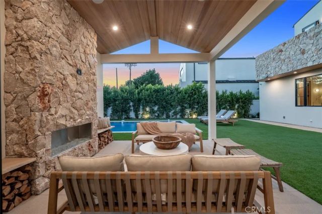 11746 Blix, Valley Village, CA 91607