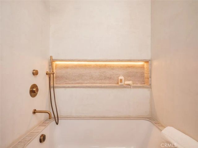 11746 Blix, Valley Village, CA 91607