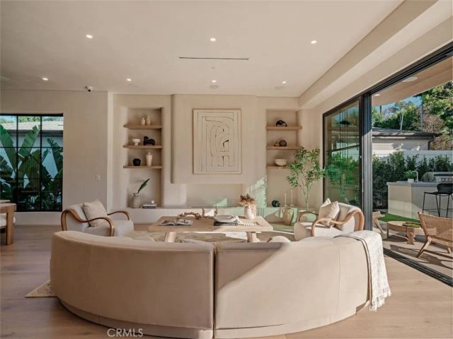 11746 Blix, Valley Village, CA 91607