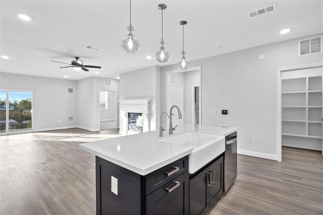 6804 Westview Drive 3404, Houston, TX 77055