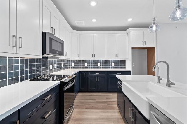 6804 Westview Drive 3404, Houston, TX 77055