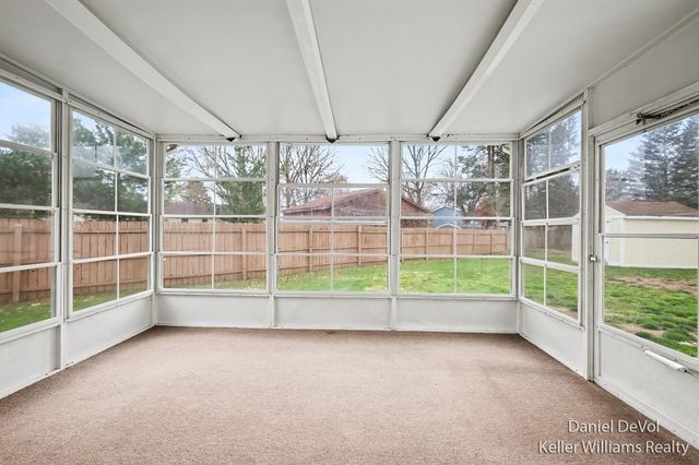 8825 Cottonwood Drive, Jenison, MI 49428