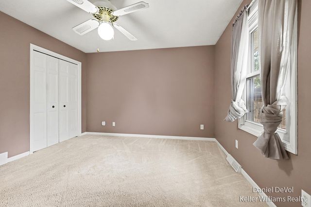 8825 Cottonwood Drive, Jenison, MI 49428