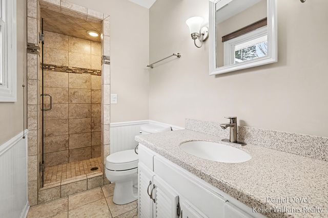 8825 Cottonwood Drive, Jenison, MI 49428