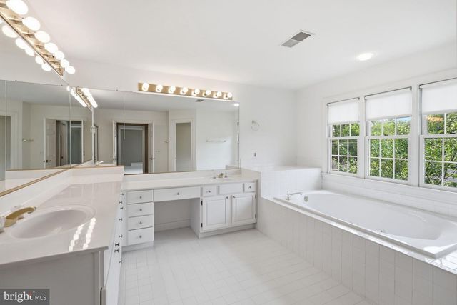 10417 SNOW POINT DR, Bethesda, MD 20814