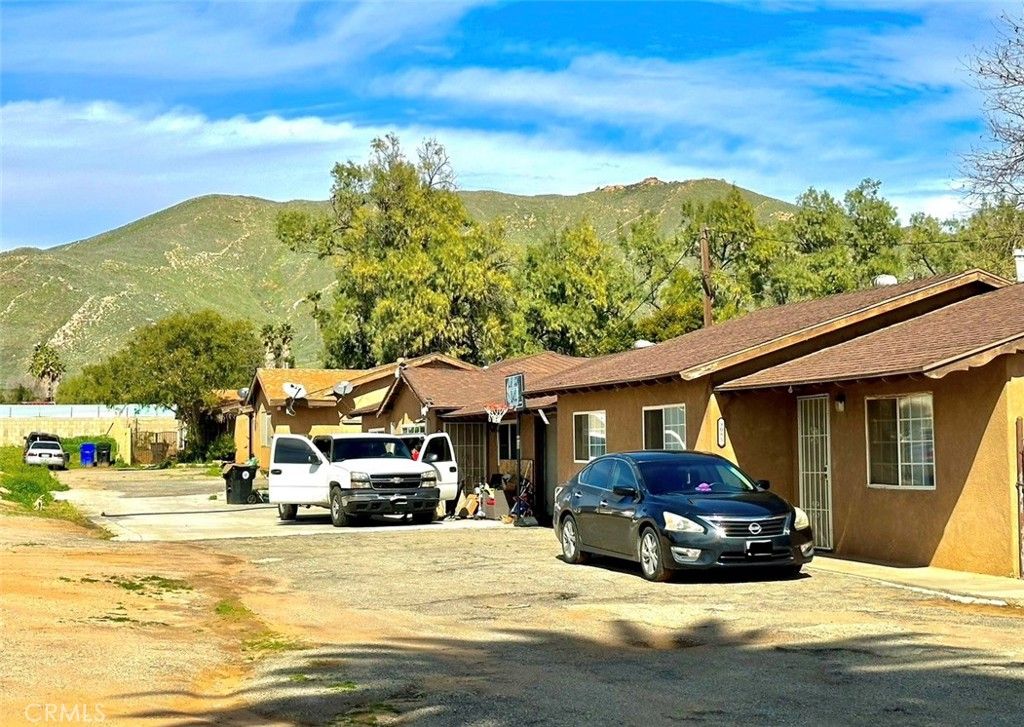 9085 Bellegrave, Riverside, CA 92509 — exterior