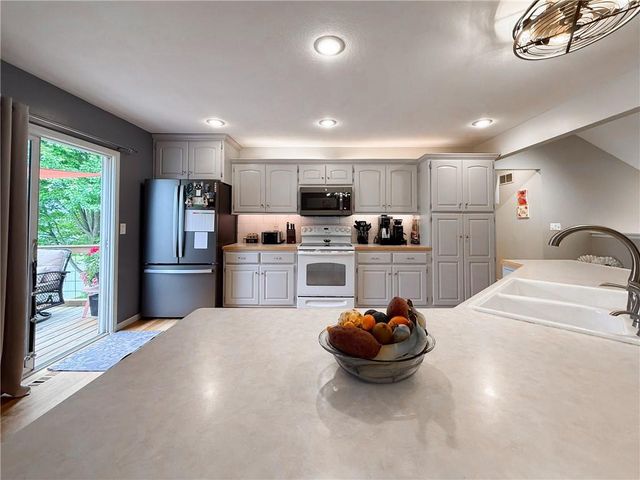 19205 E COLONY Court, Independence, MO 64058