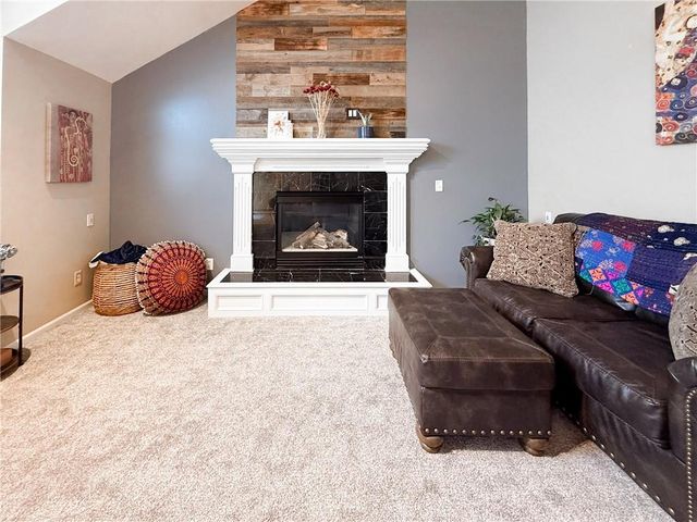 19205 E COLONY Court, Independence, MO 64058
