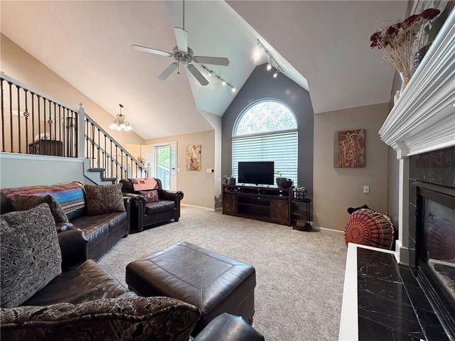 19205 E COLONY Court, Independence, MO 64058