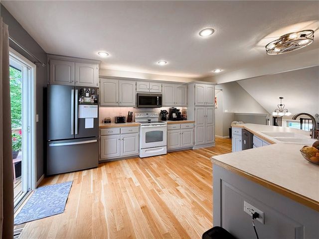 19205 E COLONY Court, Independence, MO 64058