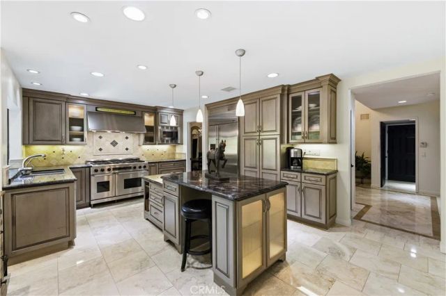 22029 Rodeffer Place, Saugus, CA 91350