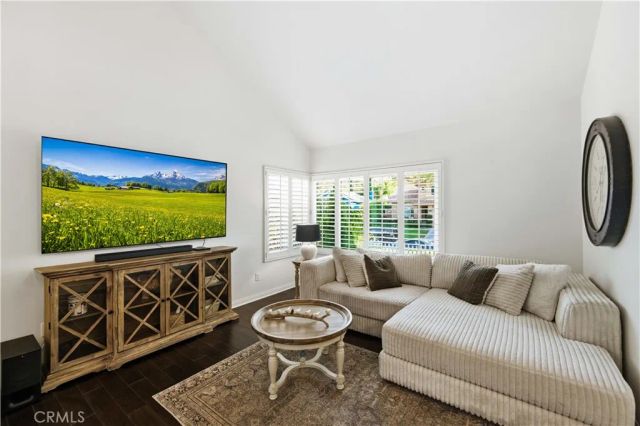 22029 Rodeffer Place, Saugus, CA 91350