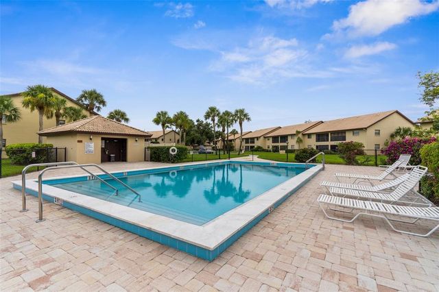 340 THREE LAKES LANE F, Venice, FL 34285