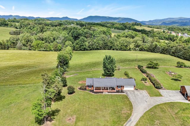 230 Pinehaven RD, Fincastle, VA 24090