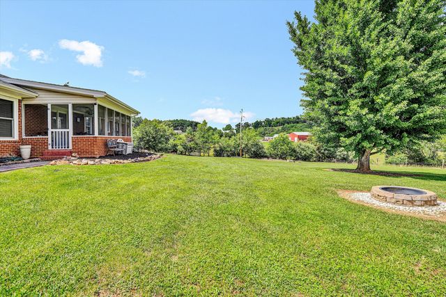 230 Pinehaven RD, Fincastle, VA 24090