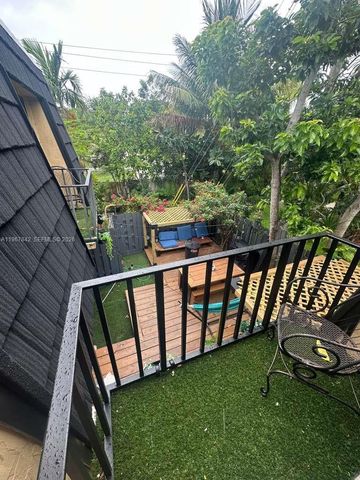 283 Woodland Rd 283, Palm Springs, FL 33461