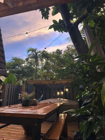 283 Woodland Rd 283, Palm Springs, FL 33461