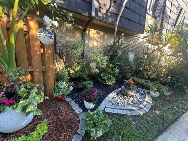 283 Woodland Rd 283, Palm Springs, FL 33461