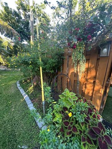 283 Woodland Rd 283, Palm Springs, FL 33461