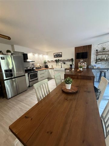 283 Woodland Rd 283, Palm Springs, FL 33461