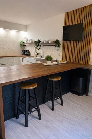 283 Woodland Rd 283, Palm Springs, FL 33461