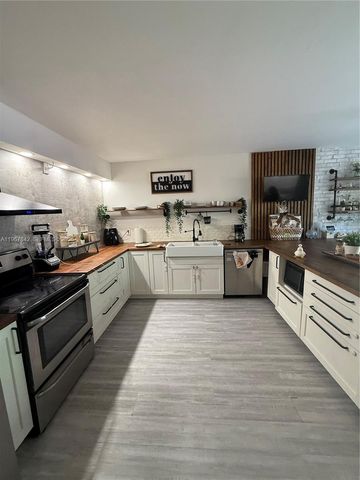 283 Woodland Rd 283, Palm Springs, FL 33461