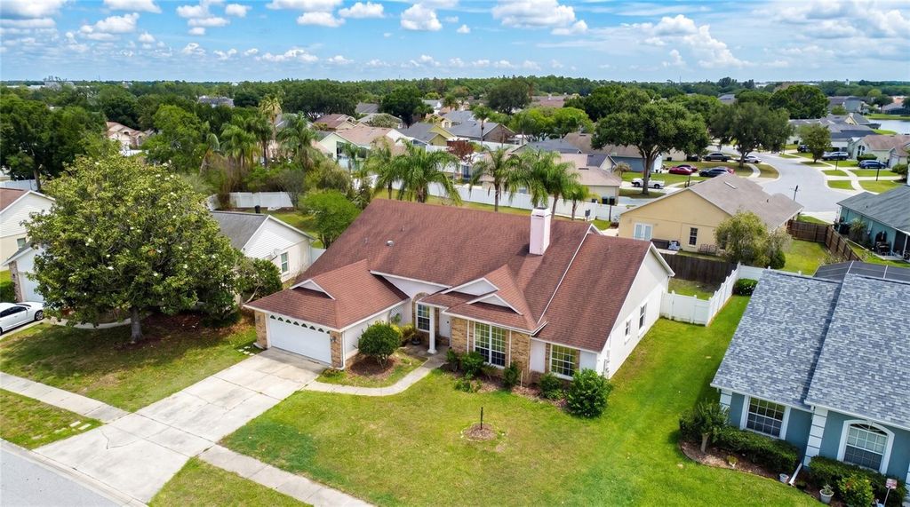 Image 3 of property listing at 2003 TIPTREE CIRCLE, Orlando, FL 32837