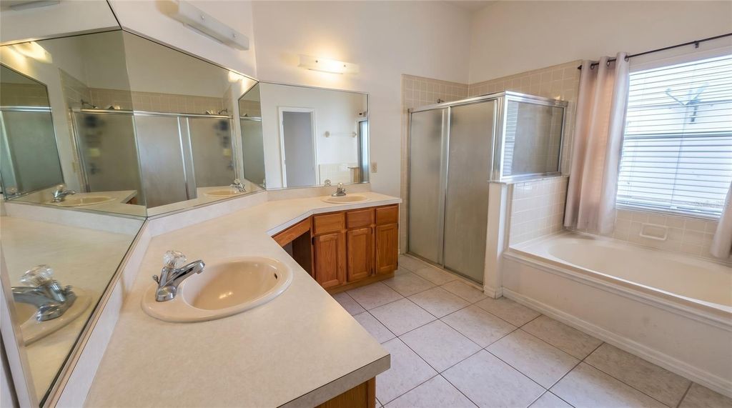 Image 21 of property listing at 2003 TIPTREE CIRCLE, Orlando, FL 32837